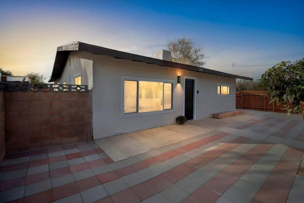 Modern City Ranch 3 Bdrm Family Home Access By Dirt Road Palmdale Luaran gambar
