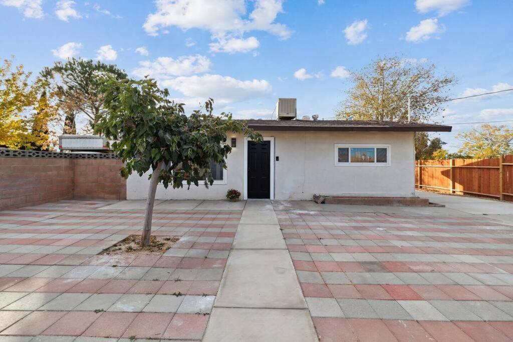 Modern City Ranch 3 Bdrm Family Home Access By Dirt Road Palmdale Luaran gambar