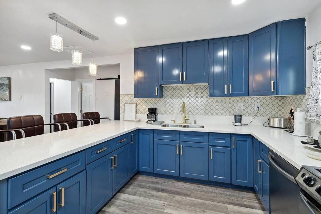 Modern City Ranch 3 Bdrm Family Home Access By Dirt Road Palmdale Luaran gambar