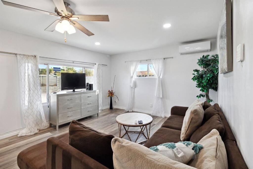 Modern City Ranch 3 Bdrm Family Home Access By Dirt Road Palmdale Luaran gambar