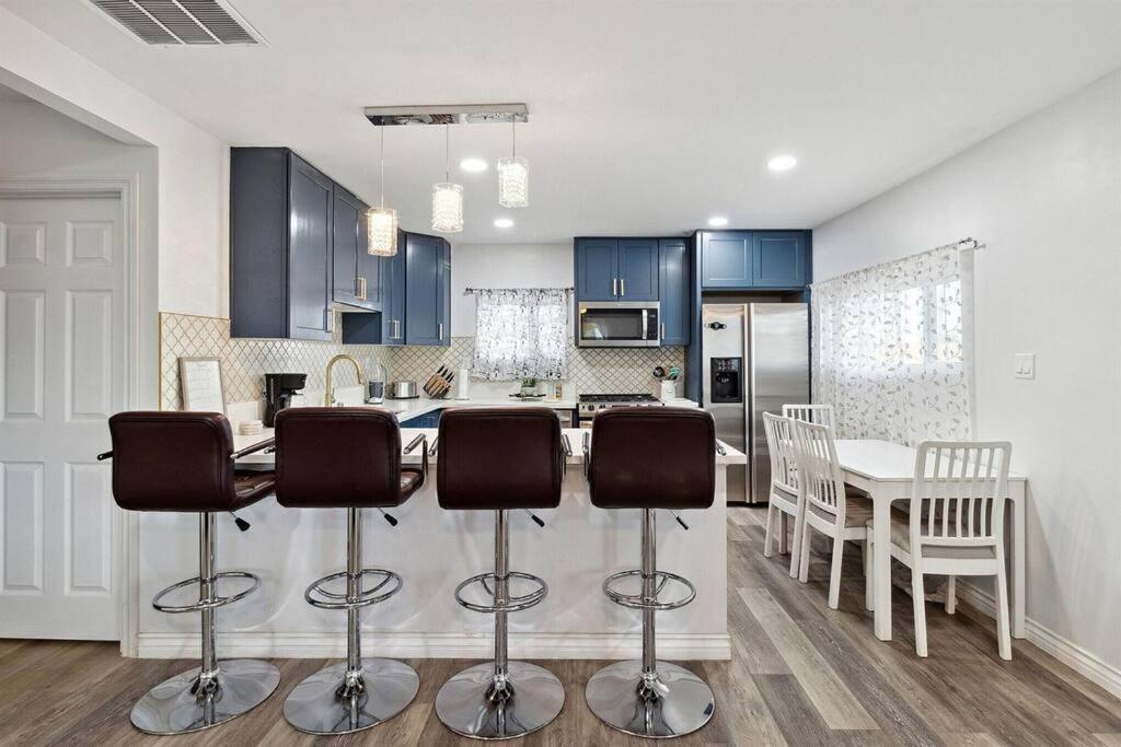 Modern City Ranch 3 Bdrm Family Home Access By Dirt Road Palmdale Luaran gambar