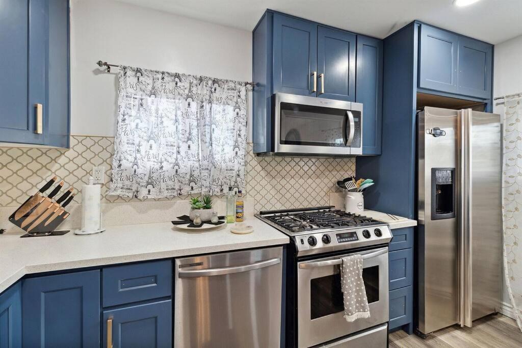 Modern City Ranch 3 Bdrm Family Home Access By Dirt Road Palmdale Luaran gambar