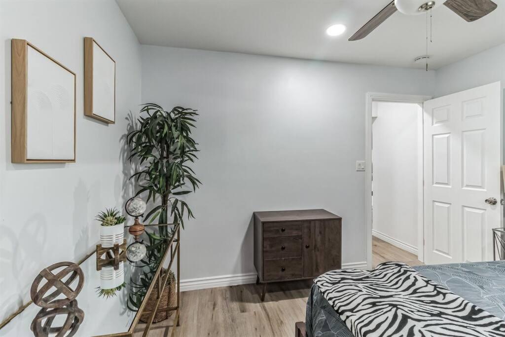 Modern City Ranch 3 Bdrm Family Home Access By Dirt Road Palmdale Luaran gambar