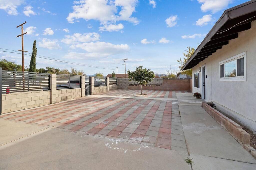 Modern City Ranch 3 Bdrm Family Home Access By Dirt Road Palmdale Luaran gambar