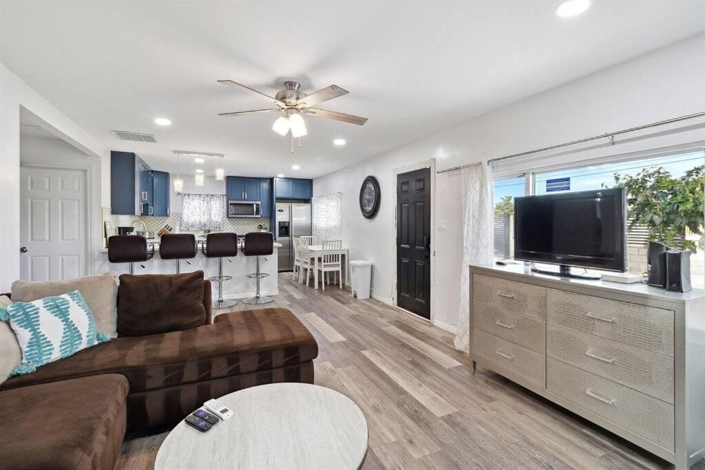 Modern City Ranch 3 Bdrm Family Home Access By Dirt Road Palmdale Luaran gambar