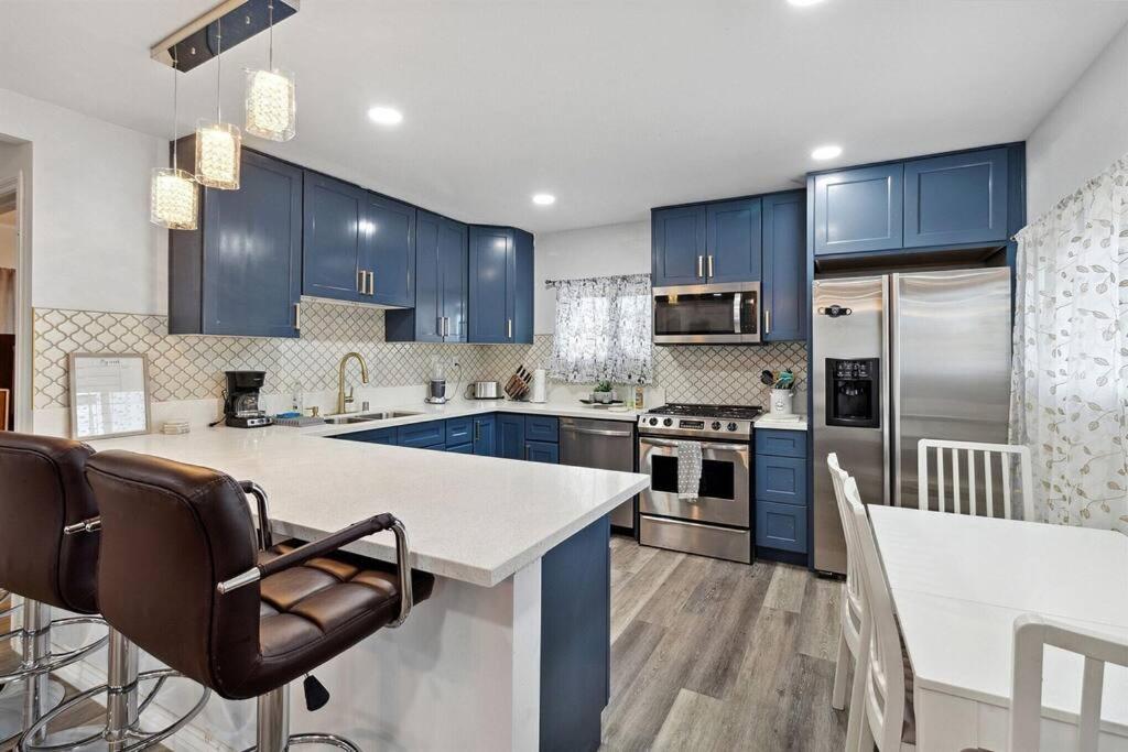 Modern City Ranch 3 Bdrm Family Home Access By Dirt Road Palmdale Luaran gambar