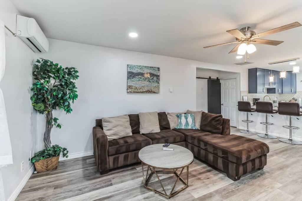 Modern City Ranch 3 Bdrm Family Home Access By Dirt Road Palmdale Luaran gambar